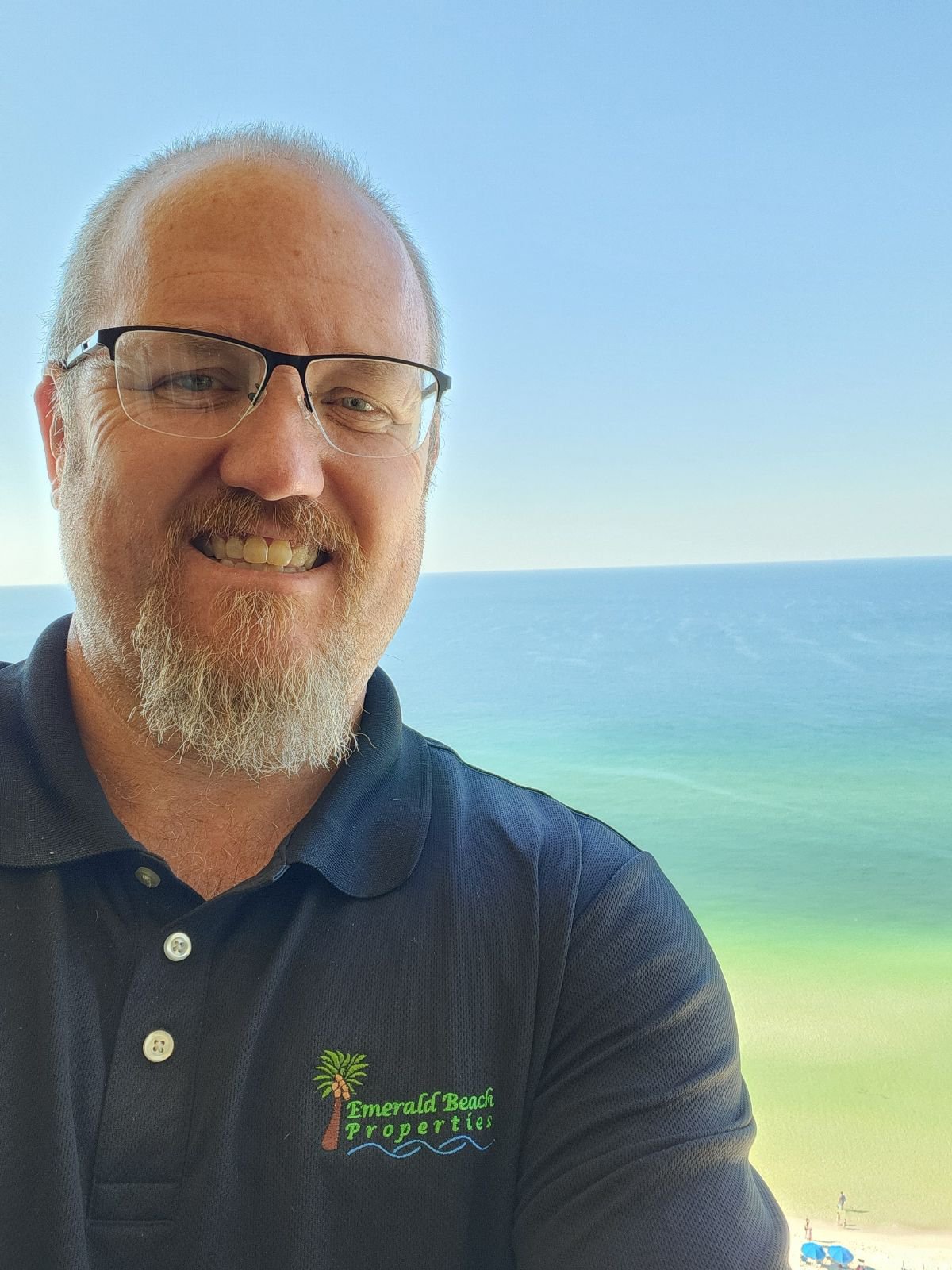 Staff https://emeraldbeachproperties.icnd-cdn.com/images/staff/Daryl 1.jpg